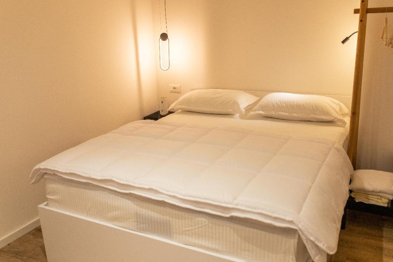 Blloku Studio Apartament Tiranë Ngoại thất bức ảnh